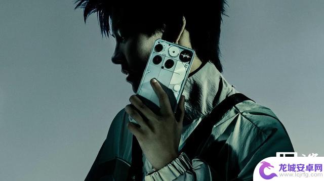 手机发布：Nothing Phone(3)取消背部灯条改为小屏幕