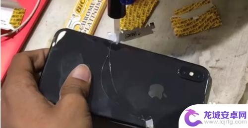 苹果手机后玻璃怎么涂胶 iPhoneX后盖玻璃维修教程详解