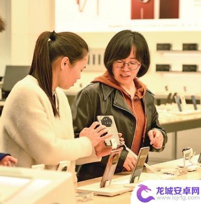 “推动废旧手机回收的绿色循环”