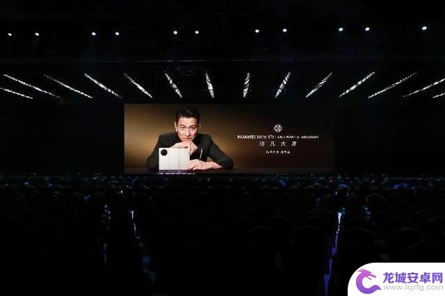华为三折叠首次支持PC应用,鸿蒙5终端设备数量超过1400万台!