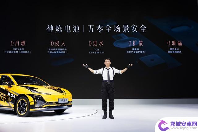 五菱星光2025款预售启动,起售价10.98万元,同时联动《和平精英》