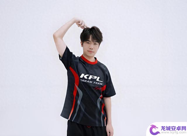 花海告别：KPL 传奇谢幕，电竞精神传承