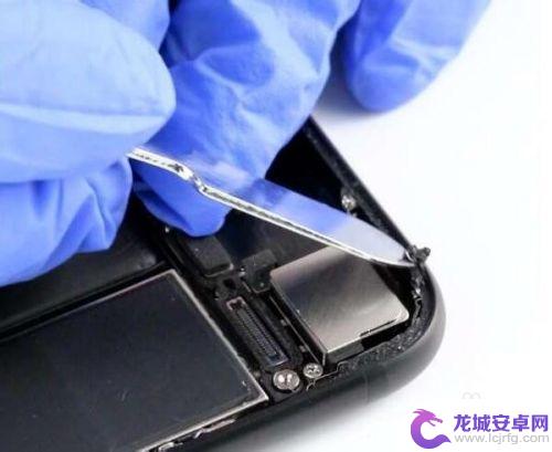 苹果手机可以换听筒嘛 iPhone手机换听筒维修步骤