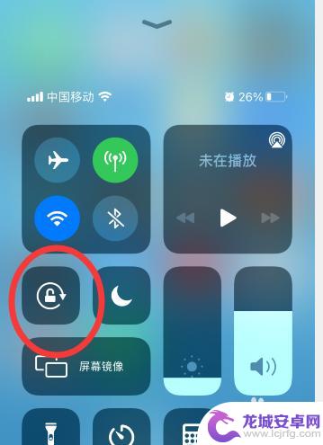 苹果手机怎么锁屏不旋转 如何在苹果手机上锁定屏幕不让其自动旋转