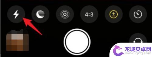 苹果手机拍照怎么用电筒 苹果手机拍照时如何打开手电筒