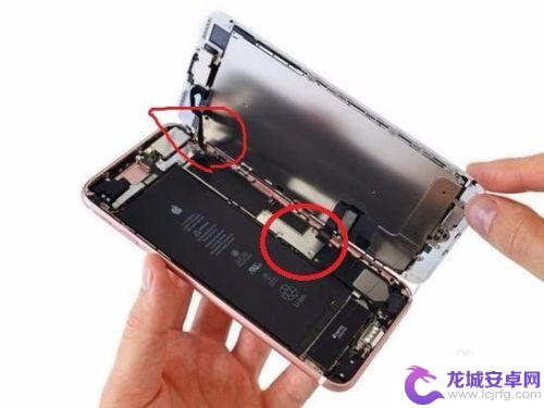 苹果手机怎么拆板 苹果iphone7plus拆机换电池图片步骤