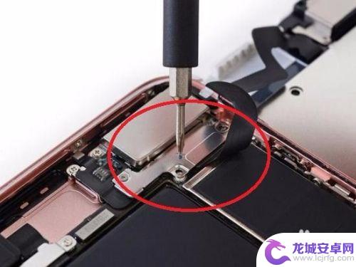 苹果手机怎么拆板 苹果iphone7plus拆机换电池图片步骤