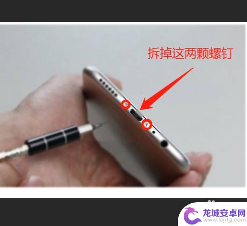 手机背板怎么拆 oppo手机后盖打开步骤详解