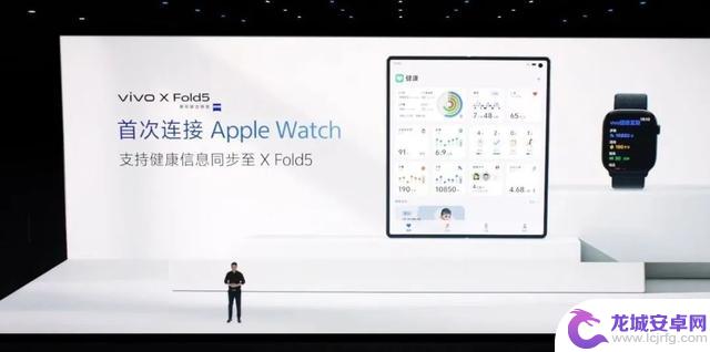 全球最轻的苹果版大折叠手机，拥有硬核三防功能，售价6999元起