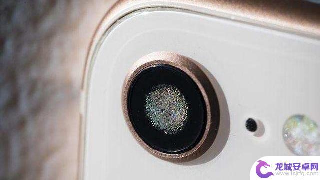 手机镜头里面有水雾,怎么解决 手机屏幕进水了怎么办有水印