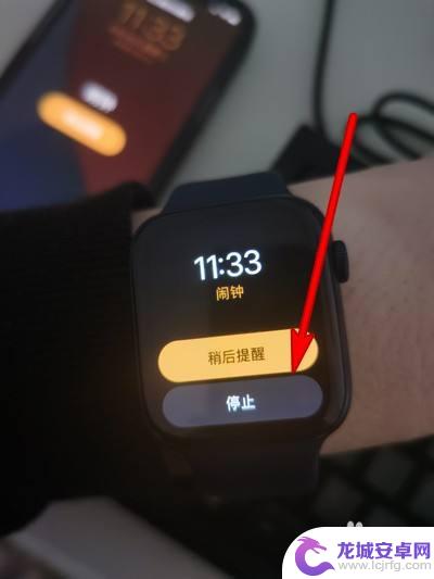 苹果手机同步闹钟关闭 iphone和iwatch同时响闹钟怎么关掉